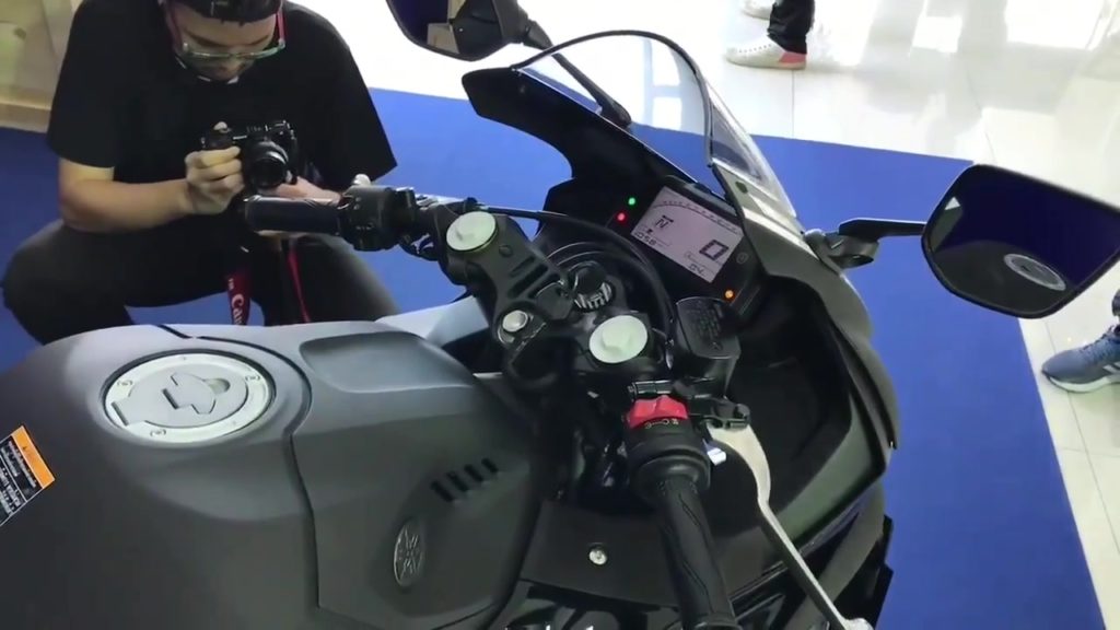 New Yamaha YZF R3 2019 matte black digital speedometer